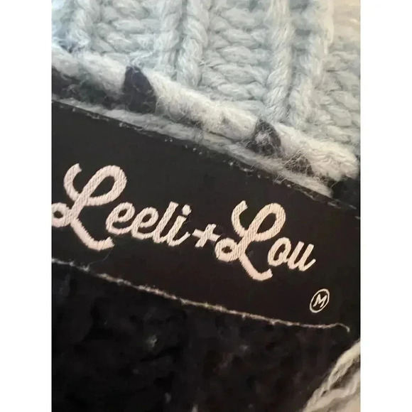 Leeli + Lou tattered oversized v neck sweater size medium - Picture 4 of 6